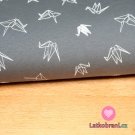 Úplet origami ptáci na šedém podkladu