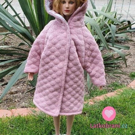 Ein Mantel für eine Puppe