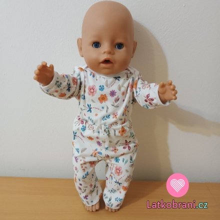 Schlafanzug für eine Puppe