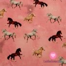 Úplet panel s úpletem koně s malými koňmi na růžové