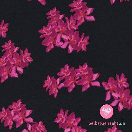 Strickdruck einer blühenden fuchsiafarbenen Magnolie auf Schwarz
