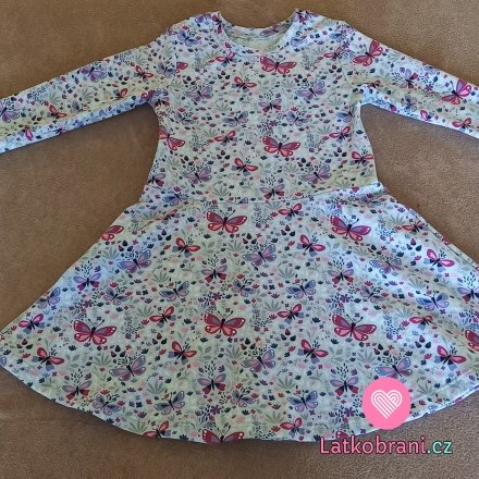 Šaty pro milovnici motýlků - dívčí šaty s půlkolovou sukní 