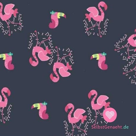Strickdruck mit neonpinken Flamingos und Tukanen auf dunkelgrauem Hintergrund