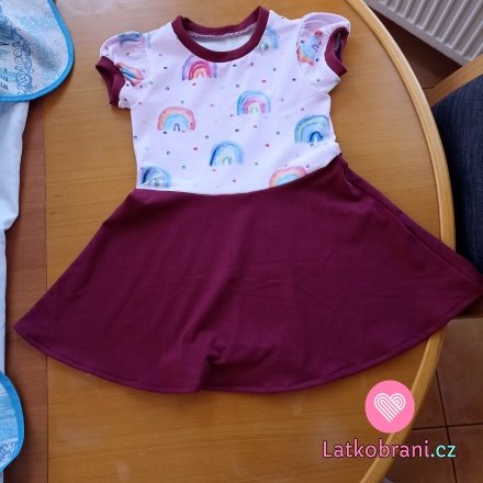 Dievčenské šaty s balónovým rukávom a polkolesovou sukňou