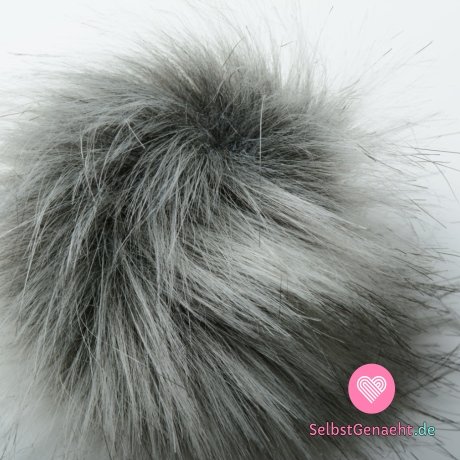 Bommel auf der Mütze grau, weiße Enden - lange Haare